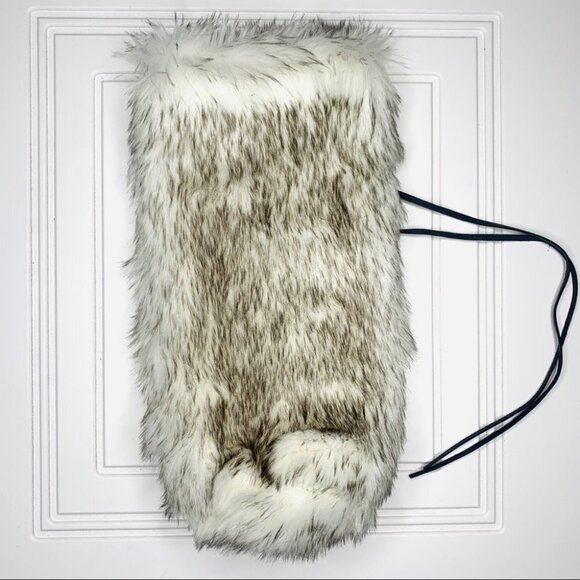 Classy Faux Fur Pouch - Picture 1 of 5